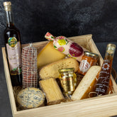 CESTA DE PRESENTE – 6 QUEIJOS + CHARCUTARIA + GOIABADA + MEL + PATE + LICOR DE JABUTICABA