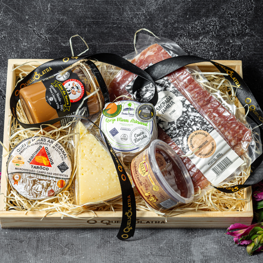 CESTA DE PRESENTE MINEIRA – 3 QUEIJOS + GOIABADA + DOCE DE LEITE + CHARCUTARIA