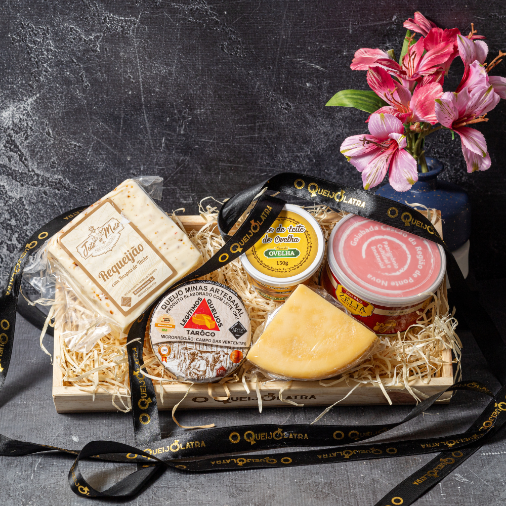 CESTA DE PRESENTE – 3 QUEIJOS SUAVES + GOIABADA CREMOSA + DOCE DE LEITE