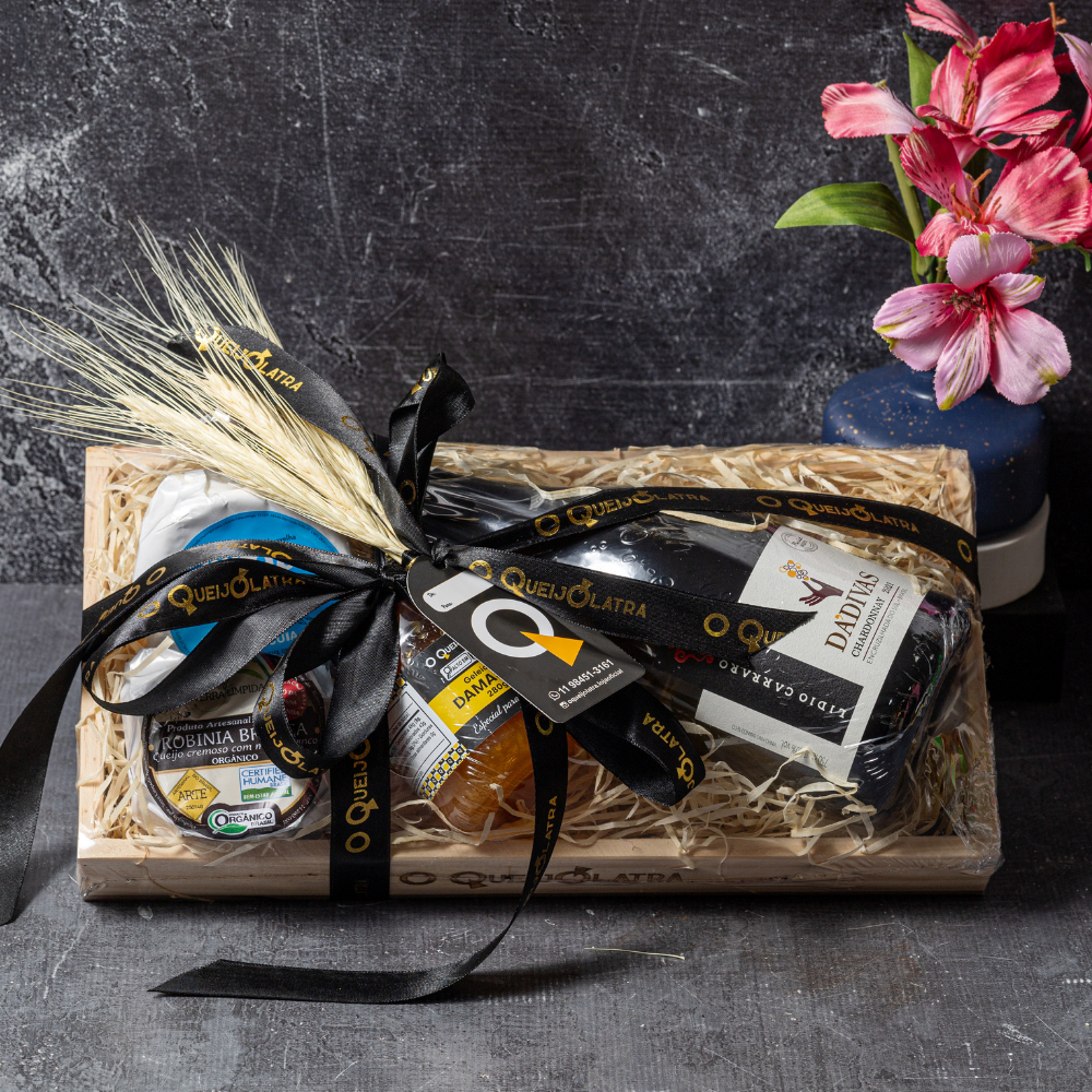 CESTA DE PRESENTE – 2 QUEIJOS + VINHO BRANCO + GELÉIA