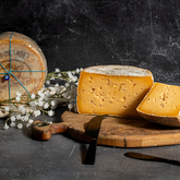 Gregório – Queijo Artesanal com Feno Grego – Fazenda Santa Luzia