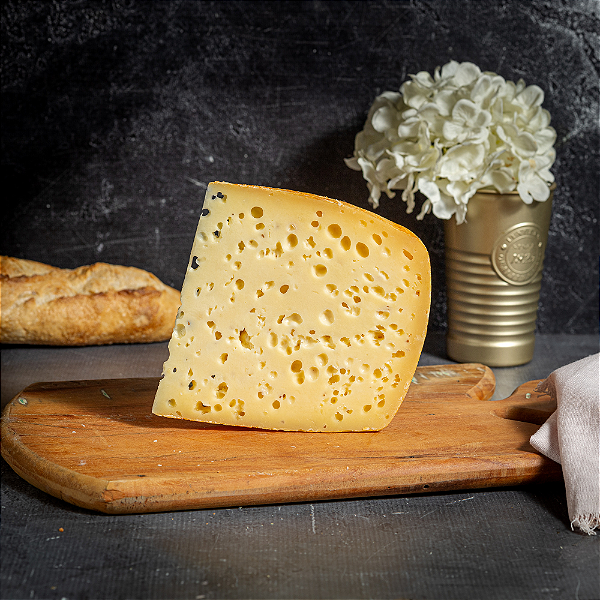 Querubim – Queijo Artesanal com Olhaduras – fração 250g